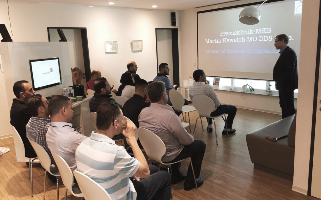 Implantat Live-OP-Kurs mit Zahnärzten und Implantologen